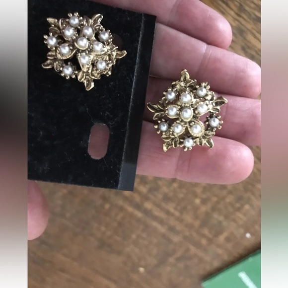 ✅ BARGAIN half price!!!! NWT Clip On EARRINGS vintage Firucci Faux Pearl - Picture 2 of 7